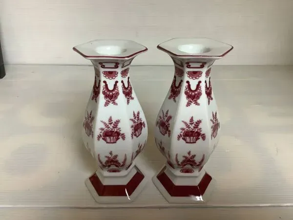 Illustration numéro 5 du produit Paire de bougeoirs hexagonaux bordeaux