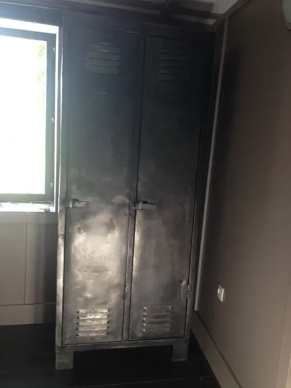 Illustration numéro 5 du produit Vestiaire métal