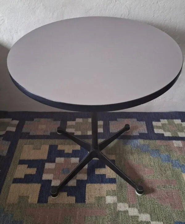 Illustration numéro 5 du produit Table d'appoint Eames Vitra Miller, années 1960