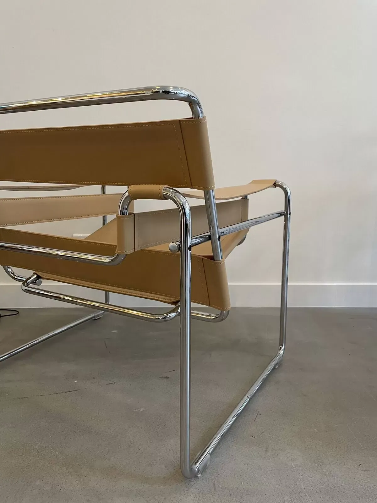 Illustration numéro 5 du produit Fauteuil ''Wassily'' par Marcel Breuer pour Gavina.