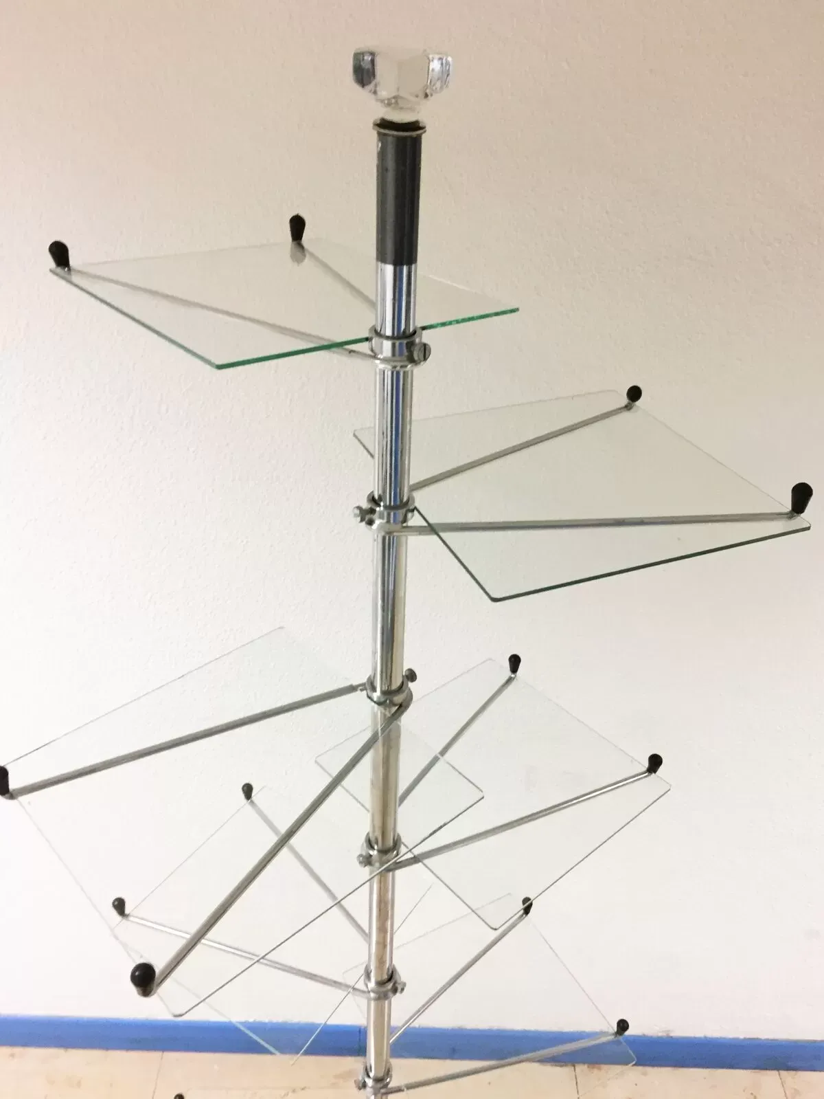 Illustration numéro 5 du produit Présentoir étagères Art Déco