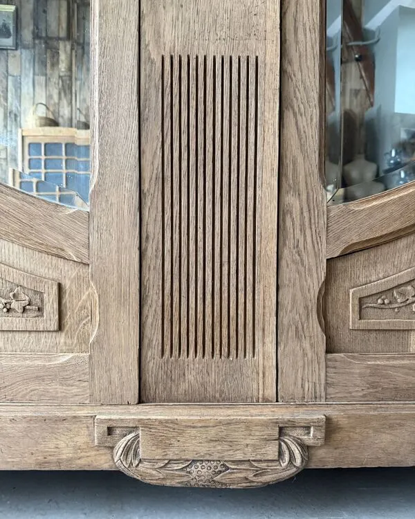 Illustration numéro 5 du produit Grande armoire Art Nouveau en chêne massif (rénovée)