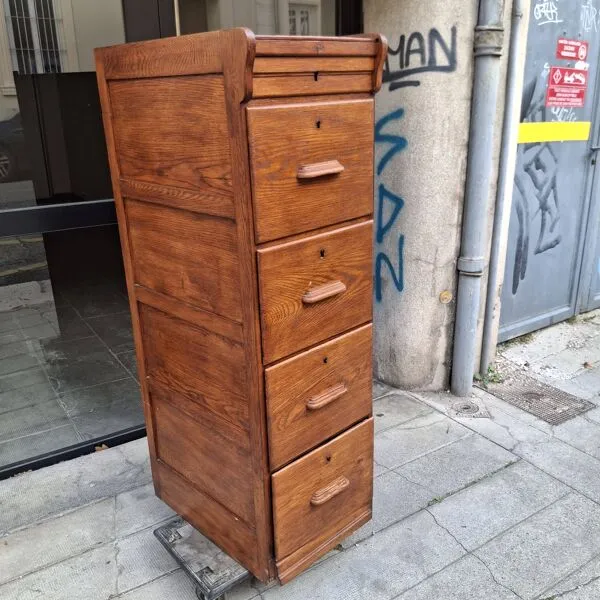 Illustration numéro 5 du produit Ancien meuble de notaire.  Meuble de métier en chêne.