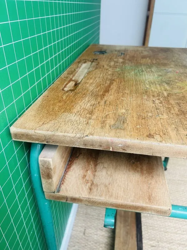 Illustration numéro 5 du produit Bureau d'écolier vintage