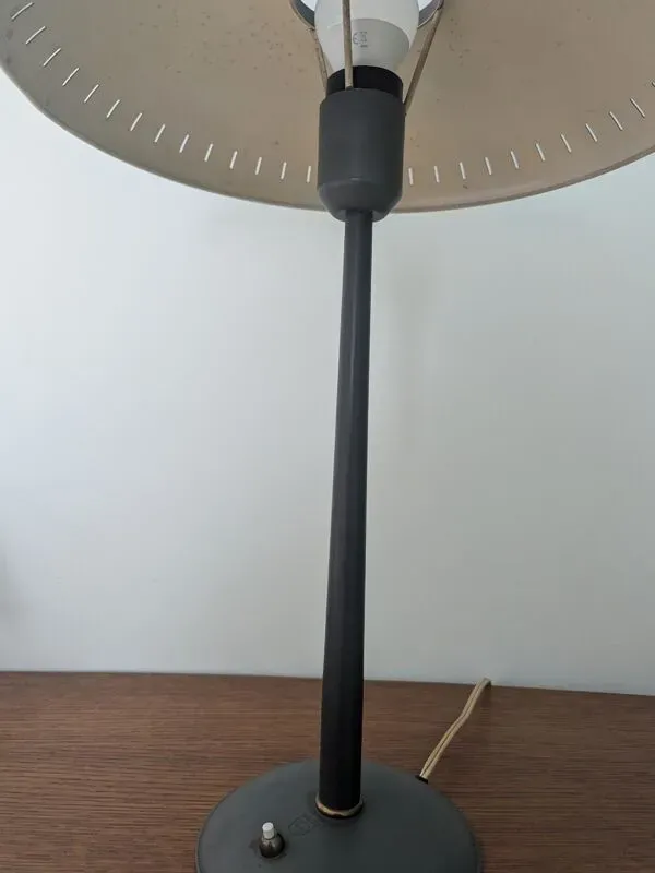 Illustration numéro 5 du produit Lampe verte dite soucoupe Evoluon de Louis Kalff pour Philips