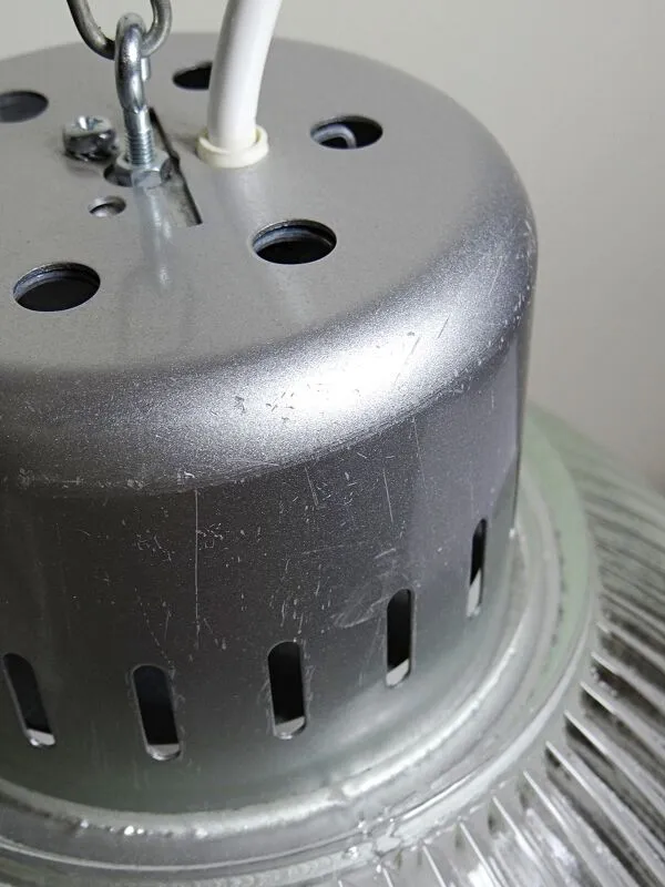 Illustration numéro 5 du produit Suspension industrielle en verre prismatique type Holophane, Thorn, 1998