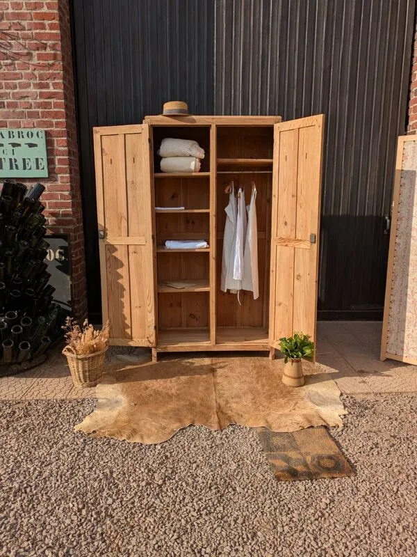 Illustration numéro 5 du produit Vestiaire en bois