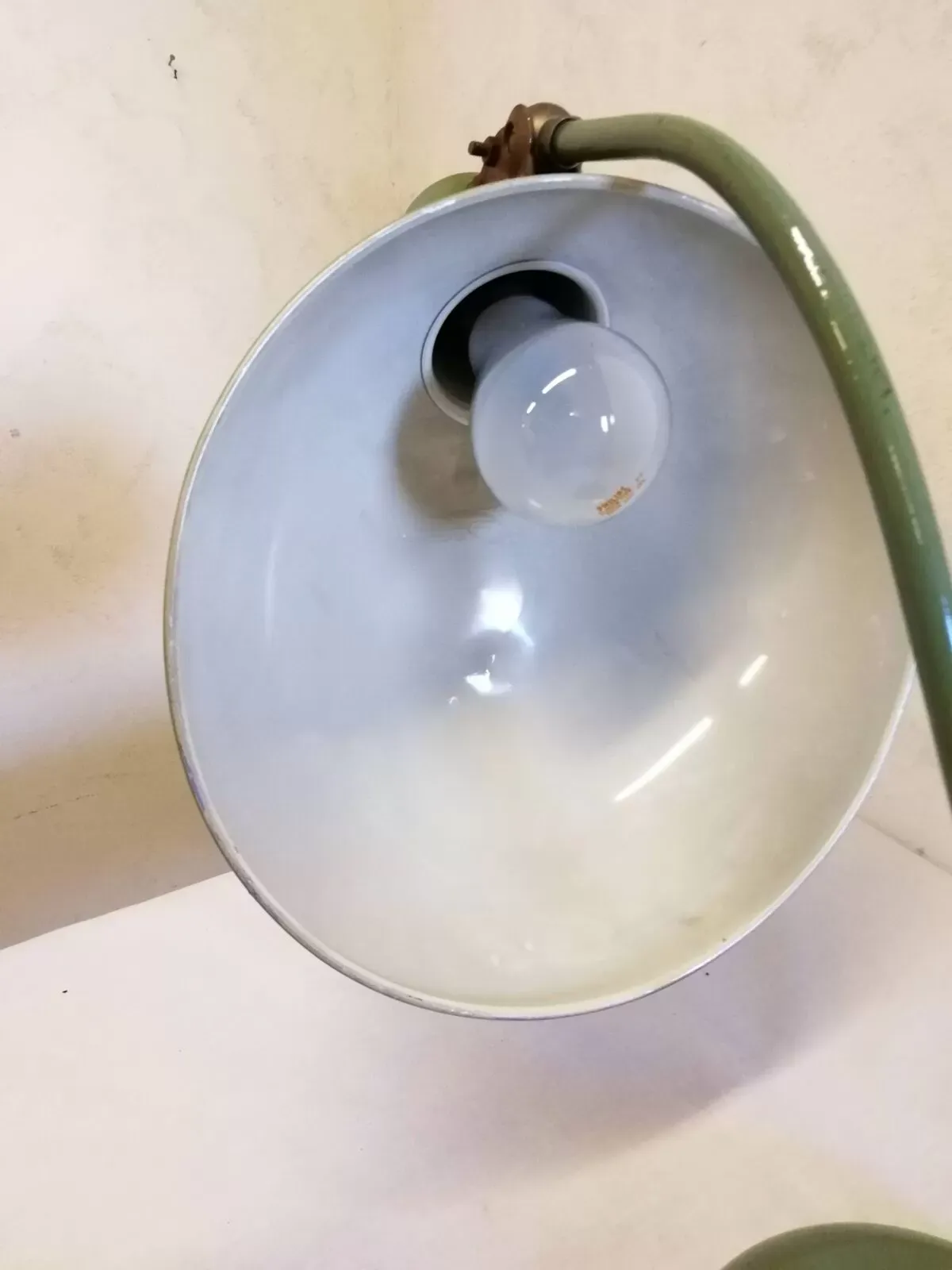 Illustration numéro 5 du produit Lampe de bureau articulée industrielle