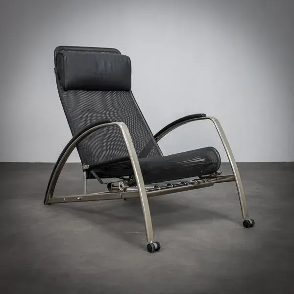 Illustration numéro 5 du produit Fauteuil avec repose-pieds par Tecta, années 1990.