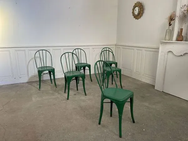 Illustration numéro 5 du produit Suite de 6 chaises TOLIX modèle ''B