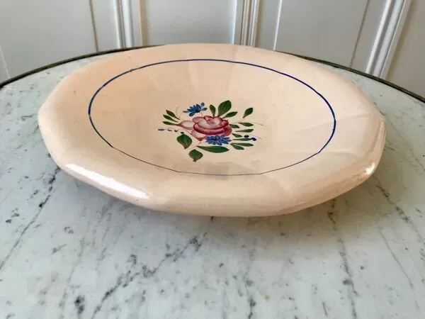 Illustration numéro 5 du produit Plat creux digoin sarreguemines beige à fleurs roses et bleues années 40