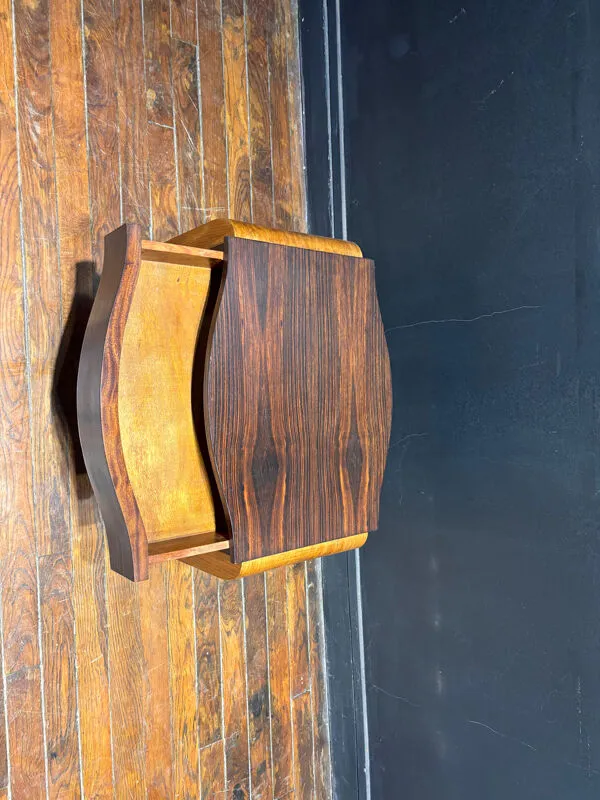 Illustration numéro 5 du produit Table d’appoint en bois massif – Charme vintage et élégance intemporel
