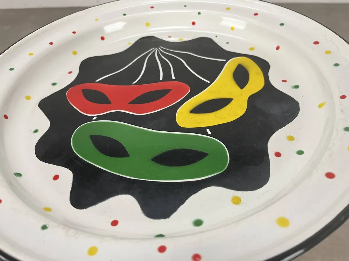 Illustration numéro 5 du produit Table d'appoint tripode vintage, tôle émaillée, années 50, bout de canapé