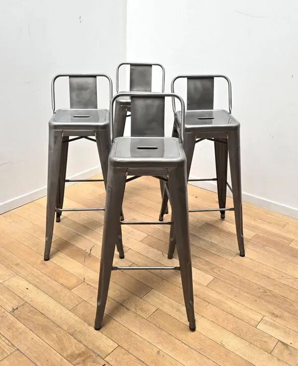 Illustration numéro 5 du produit Suite de 4 chaises de bar, Tolix