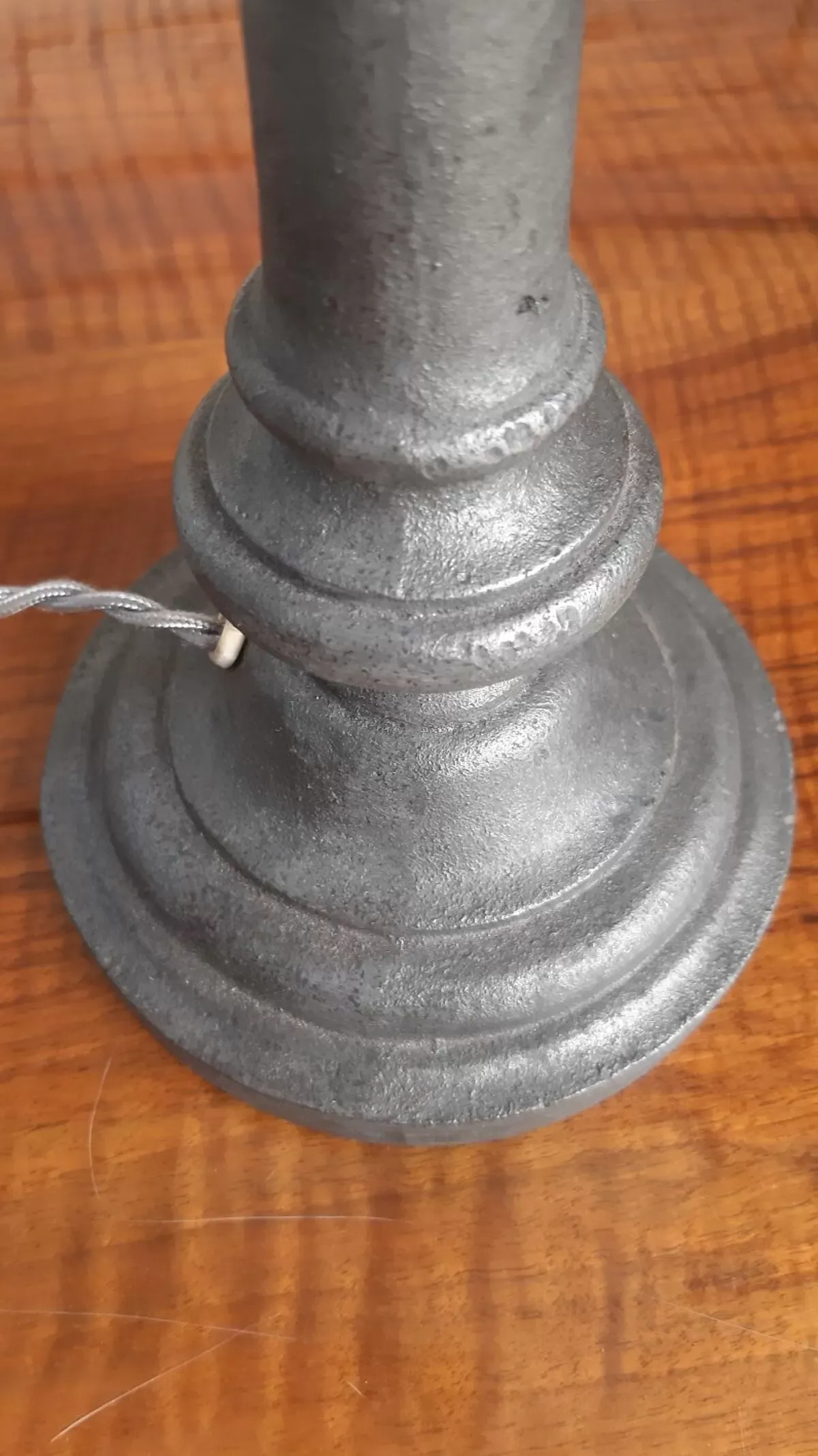 Illustration numéro 5 du produit Lampe à poser opaline