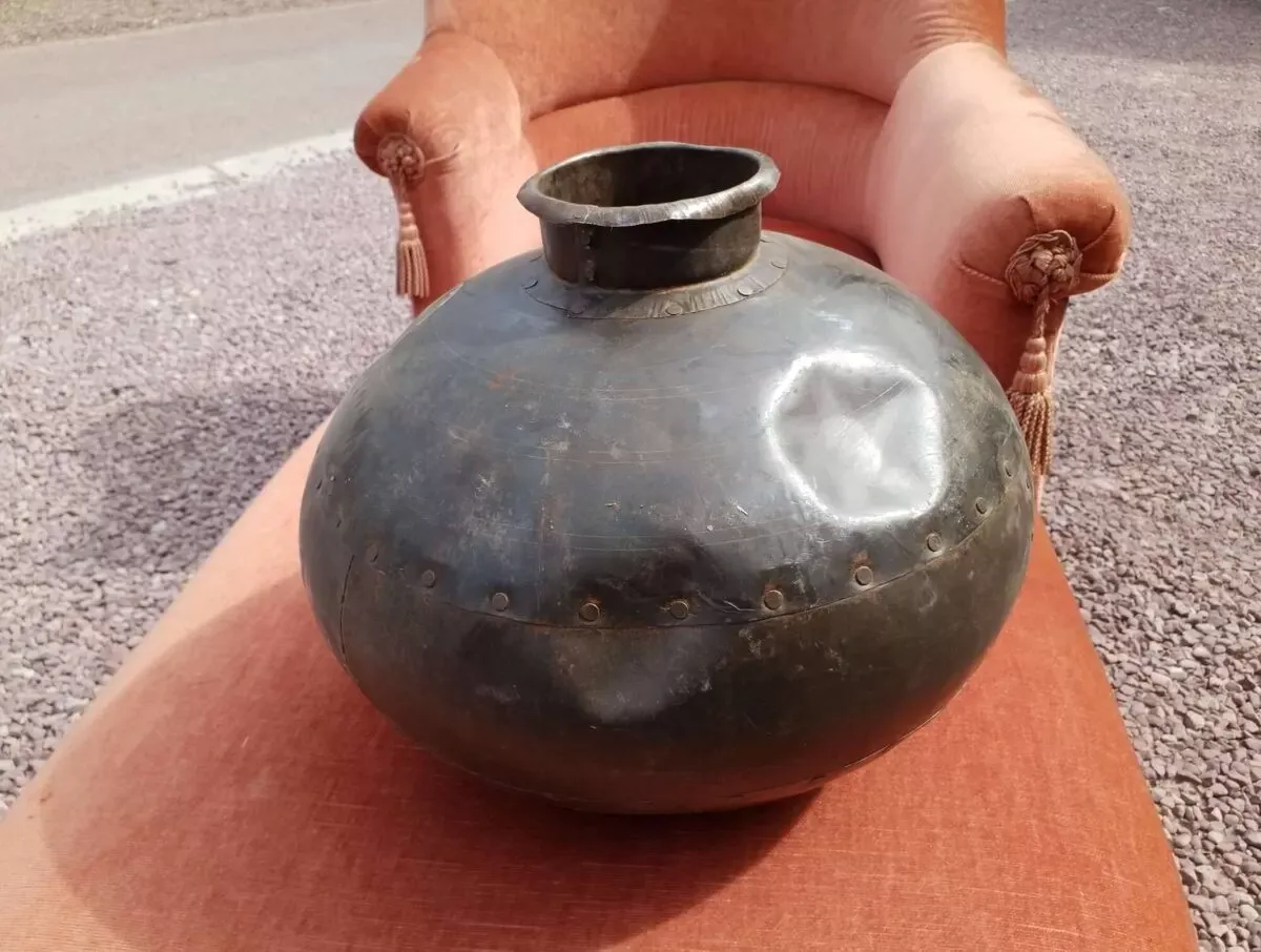 Illustration numéro 5 du produit Vase en tôle