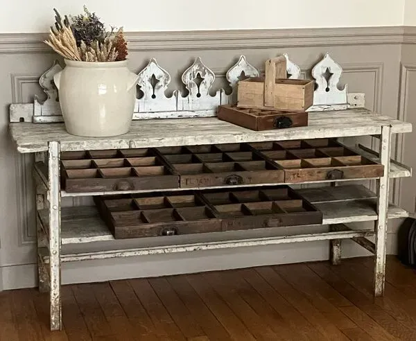 Illustration numéro 5 du produit Ancien établi, meuble de métier en bois et métal