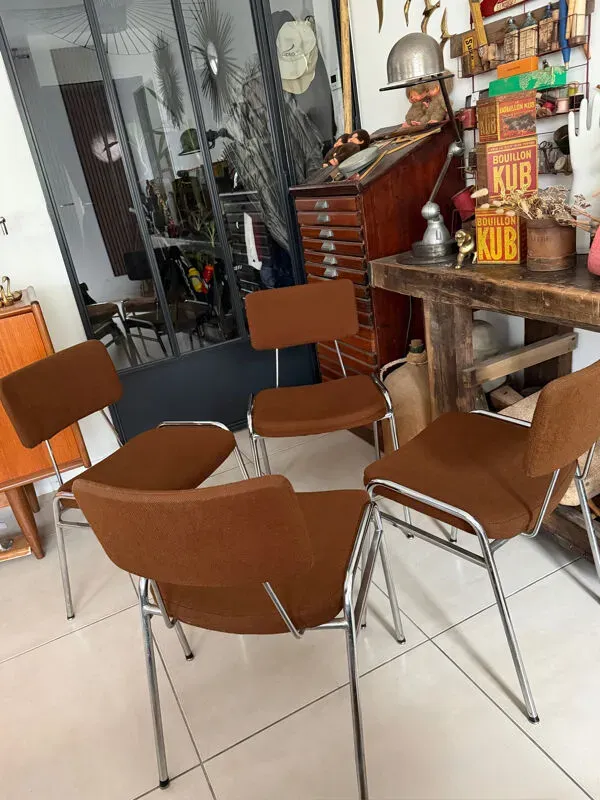 Illustration numéro 5 du produit Lot de 4 chaises chromées vintage
