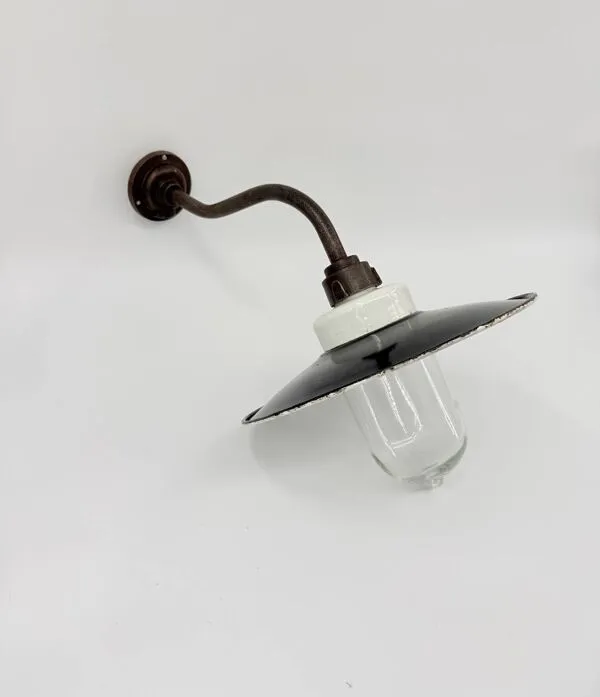 Illustration numéro 5 du produit Lampe de cour