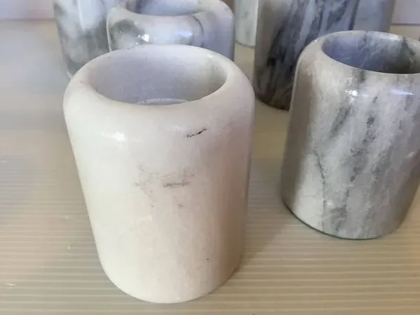 Illustration numéro 5 du produit Neuf bougeoirs en marbre