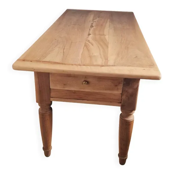 Illustration numéro 5 du produit Table en noyer massif