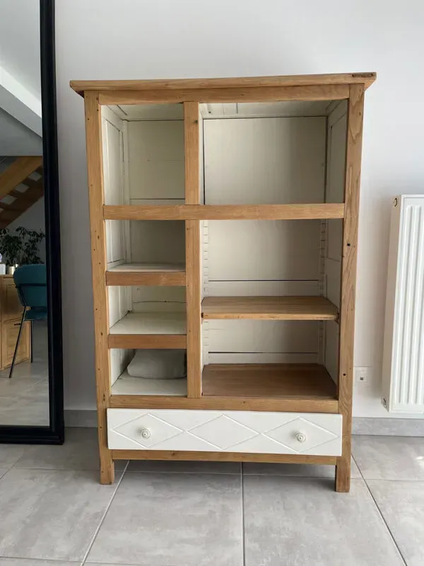 Illustration numéro 5 du produit Meuble ancien en chêne massif