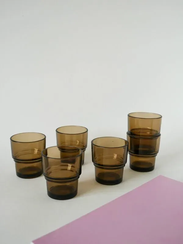 Illustration numéro 5 du produit Lot de 6 verres à eau en verre fumé, Design, 1970