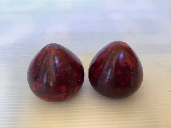 Illustration numéro 5 du produit Sel et poivre goutte style marbre rouge