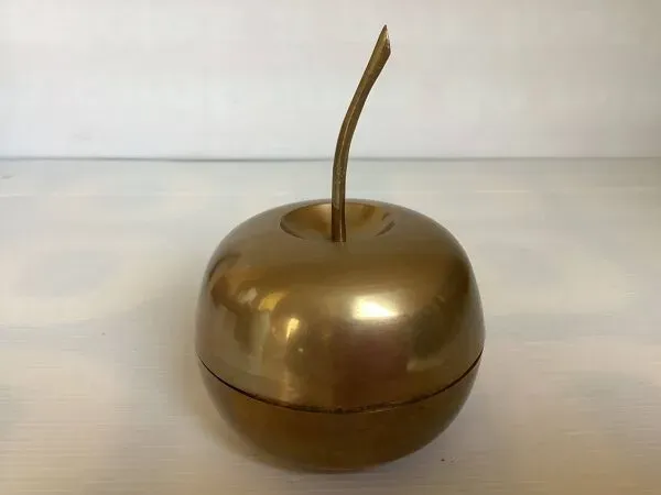 Illustration numéro 5 du produit Vide poche boîte pomme en laiton