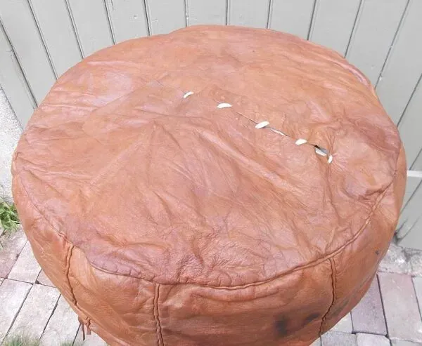 Illustration numéro 5 du produit grand pouf marocain vintage cuir