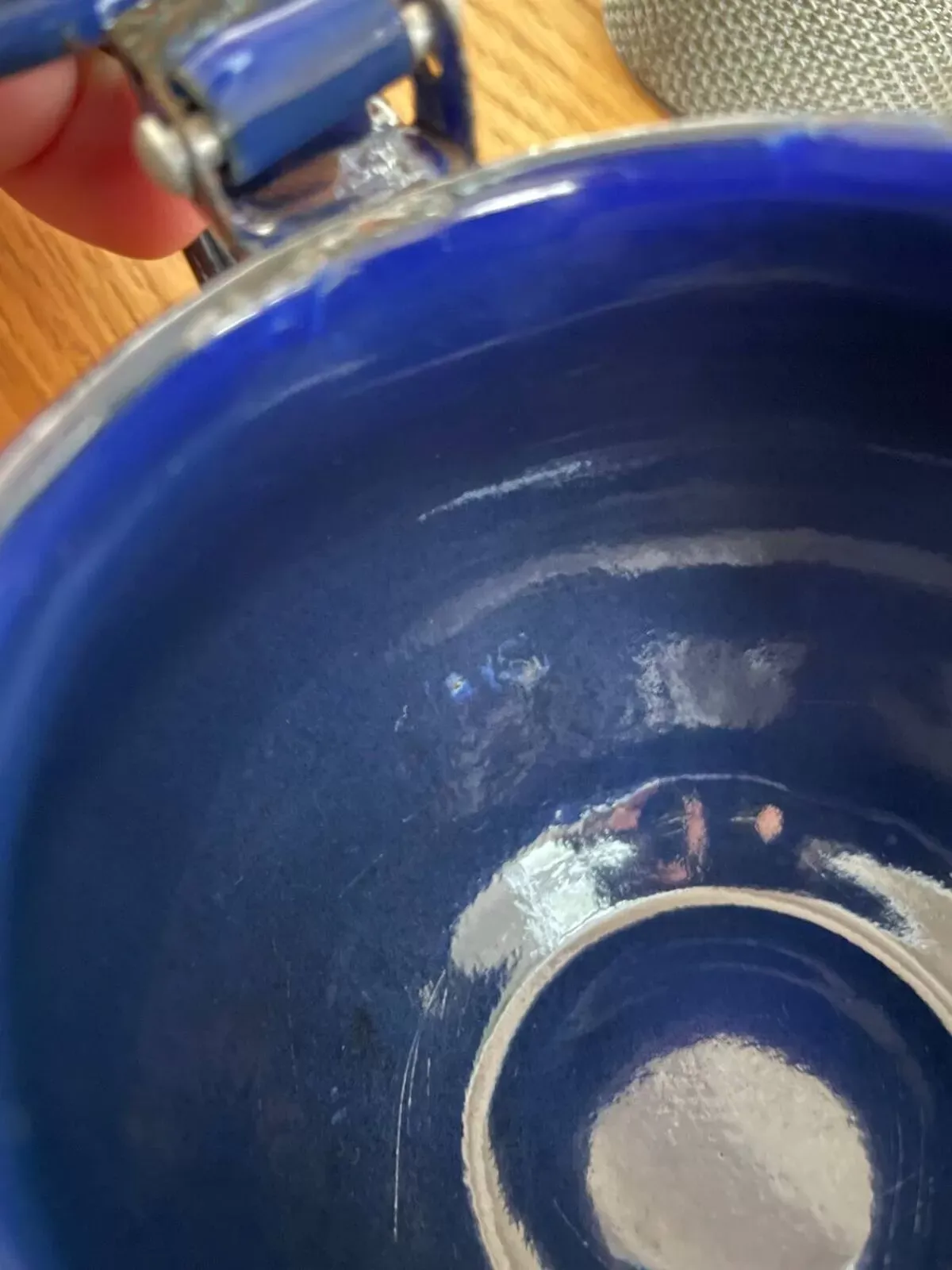 Illustration numéro 5 du produit Mini théière bleue en tôle émaillée