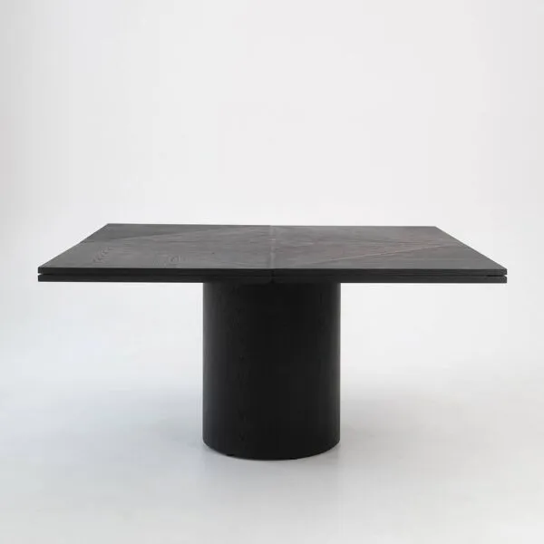 Illustration numéro 5 du produit Table ronde/carrée en chêne noir