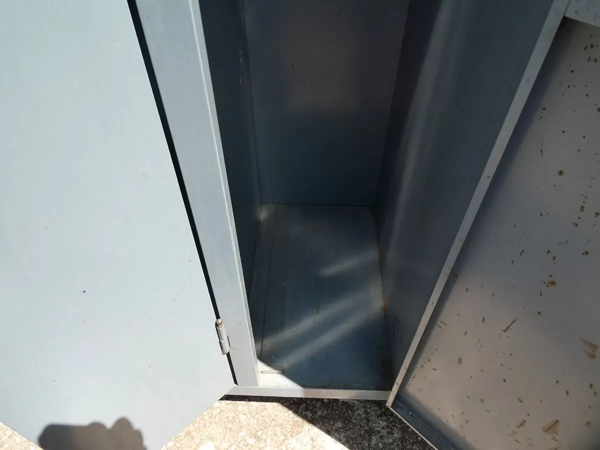 Illustration numéro 5 du produit Ancien vestiaire d’atelier 3 portes