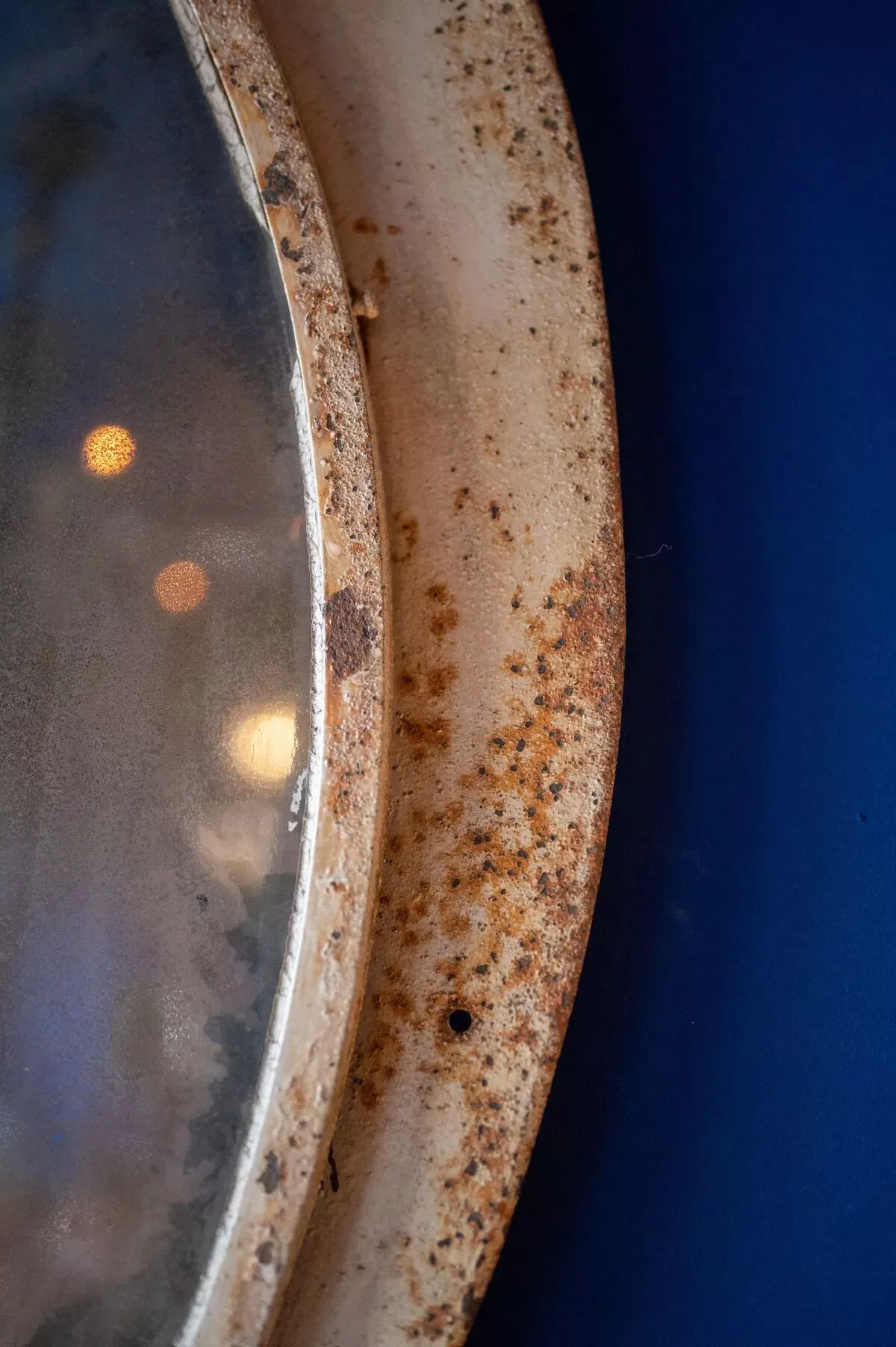 Illustration numéro 5 du produit Miroir convexe tchèque industriel, années 1960 - 135cm