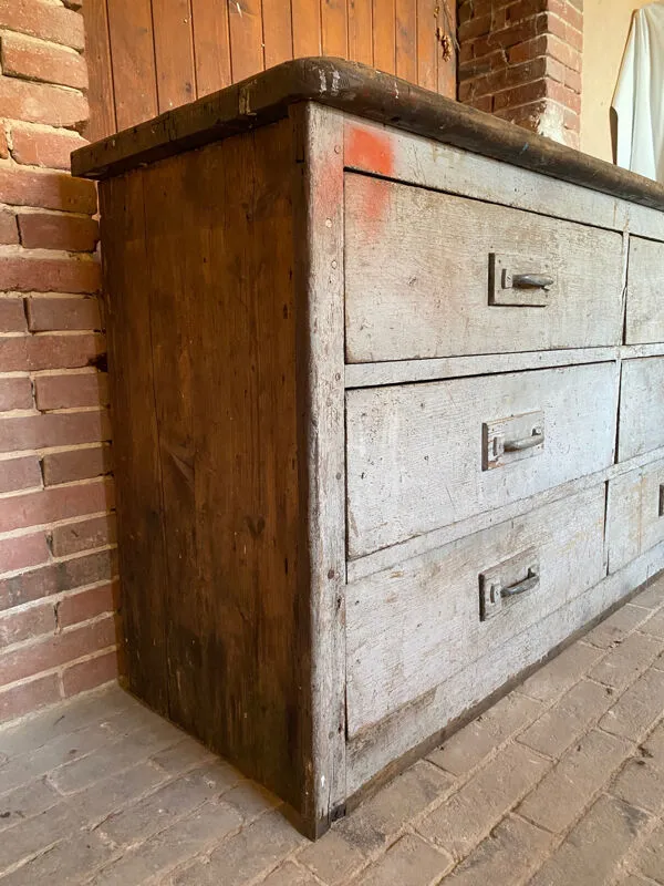 Illustration numéro 5 du produit Meuble de métier en bois patiné