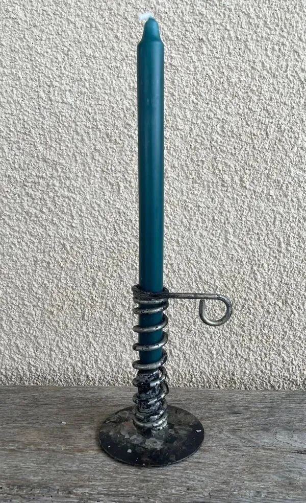 Illustration numéro 5 du produit Bougeoir ressort en métal vintage