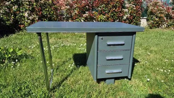 Illustration numéro 5 du produit Bureau industriel années 50