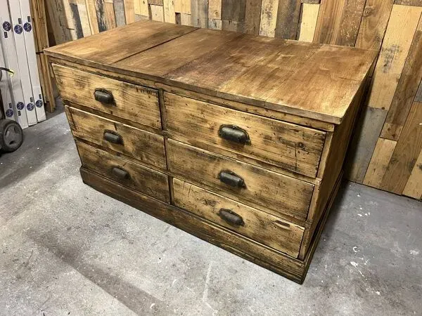 Illustration numéro 5 du produit Meuble de métier en bois ancien chaussure