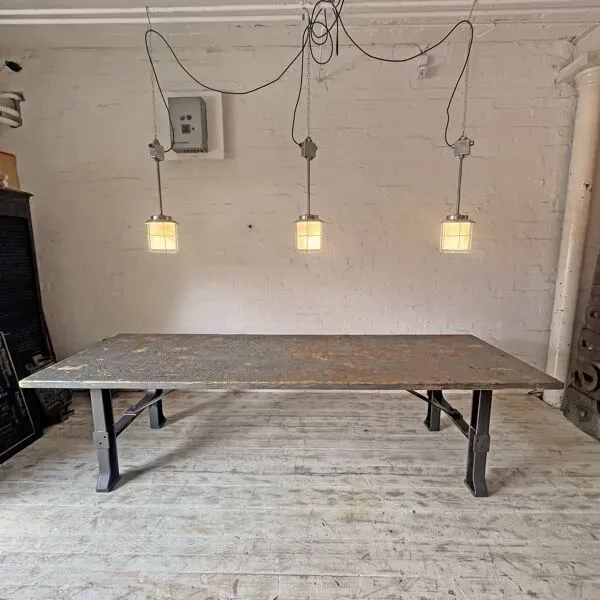 Illustration numéro 5 du produit Table industrielle « Werkbankplatte »