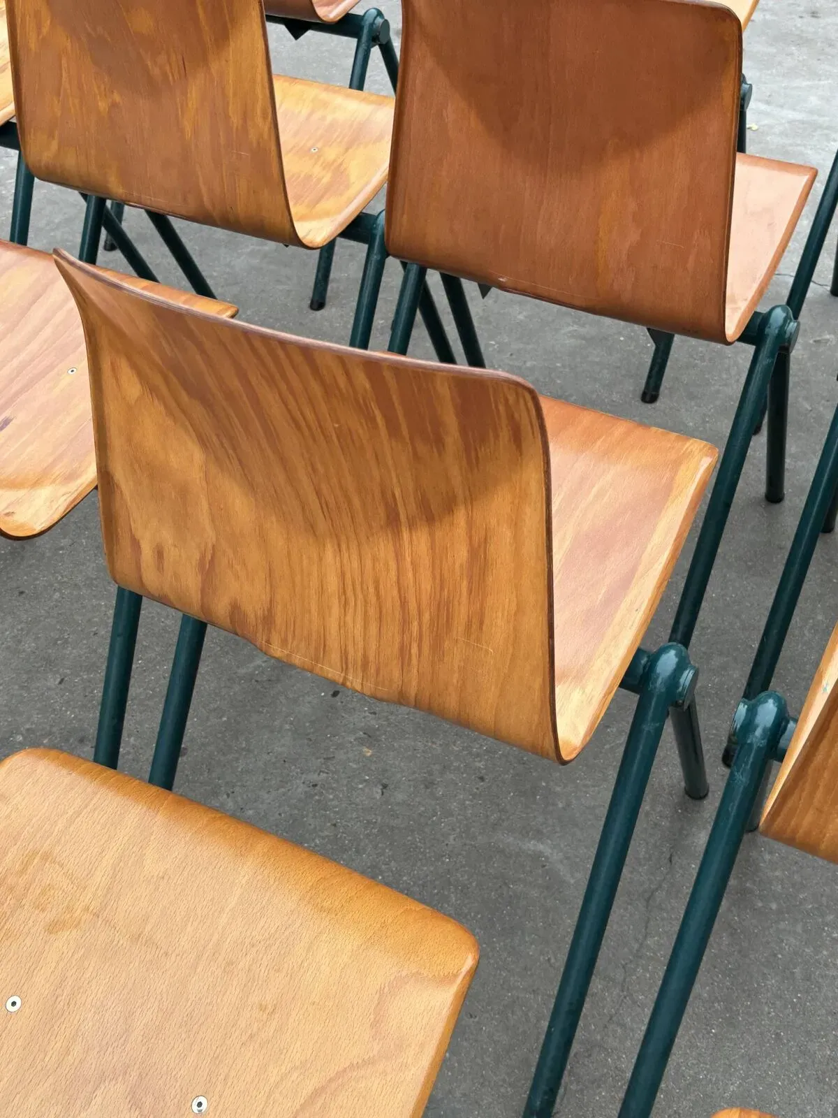 Illustration numéro 5 du produit Chaise de salle à manger vintage industrielle Pagwood de Woodmar Design des années 70