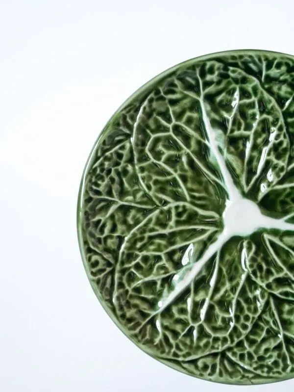 Illustration numéro 5 du produit Petit plat en barbotine modèle ''Chou'', vintage