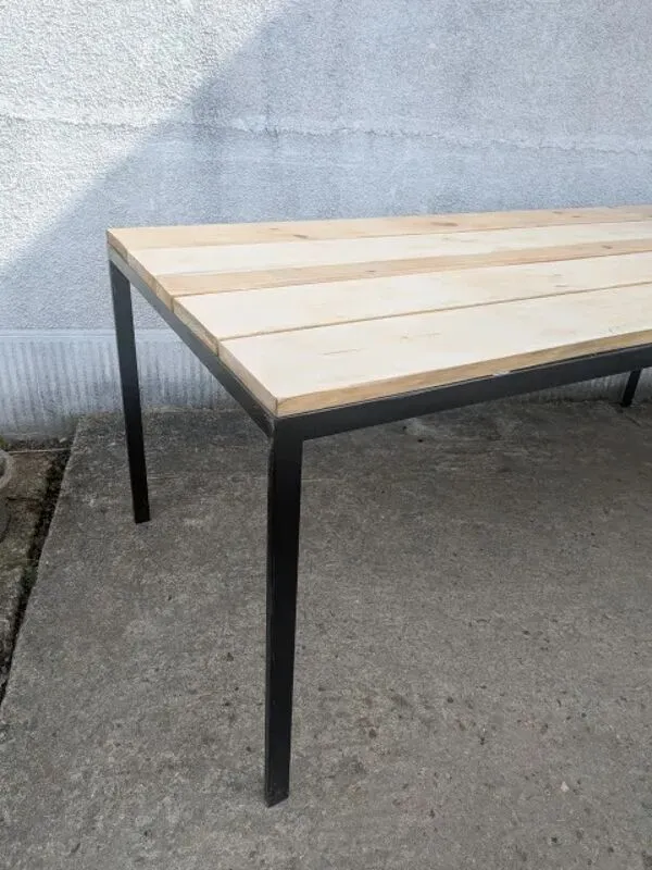 Illustration numéro 5 du produit Table industrielle