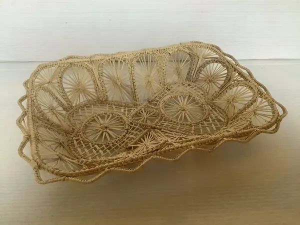 Illustration numéro 5 du produit Corbeille en paille tressée