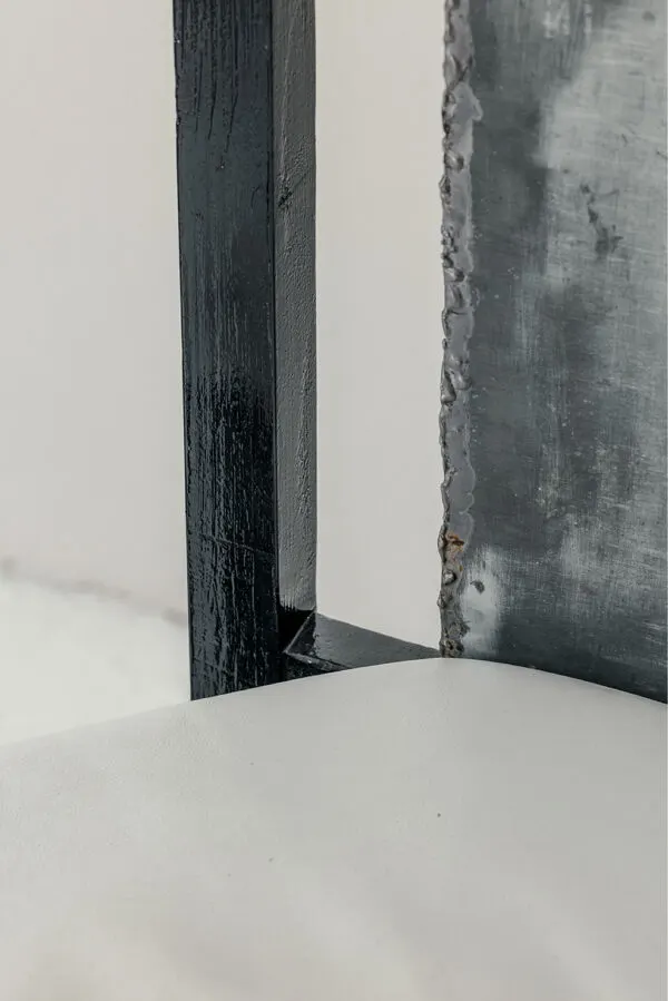 Illustration numéro 5 du produit Chaise de trône postmoderne en bois laqué noir, structure en fer