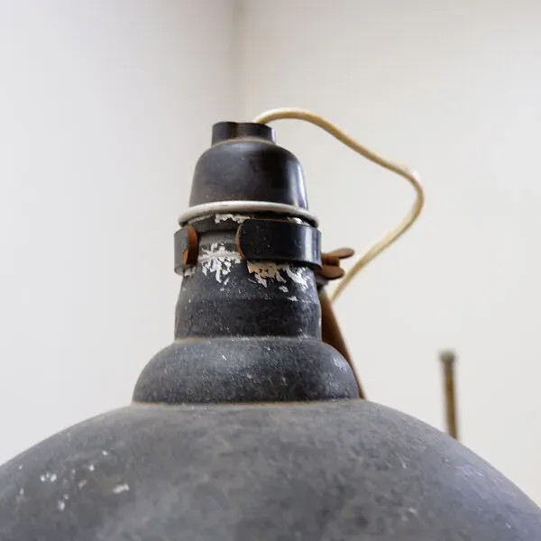 Illustration numéro 5 du produit Lampe sur pied articulée industrielle