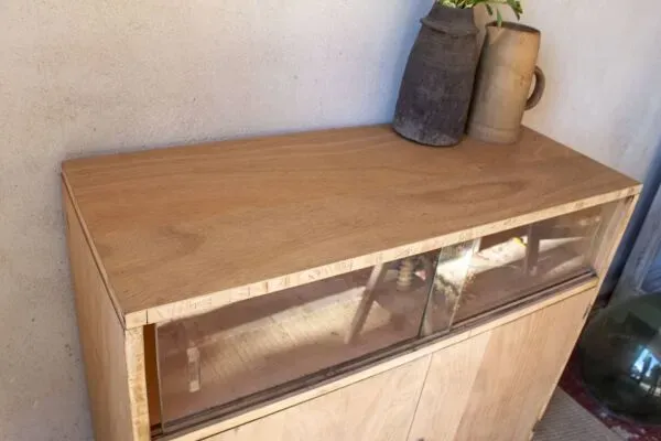 Illustration numéro 5 du produit Meuble bas buffet vitré