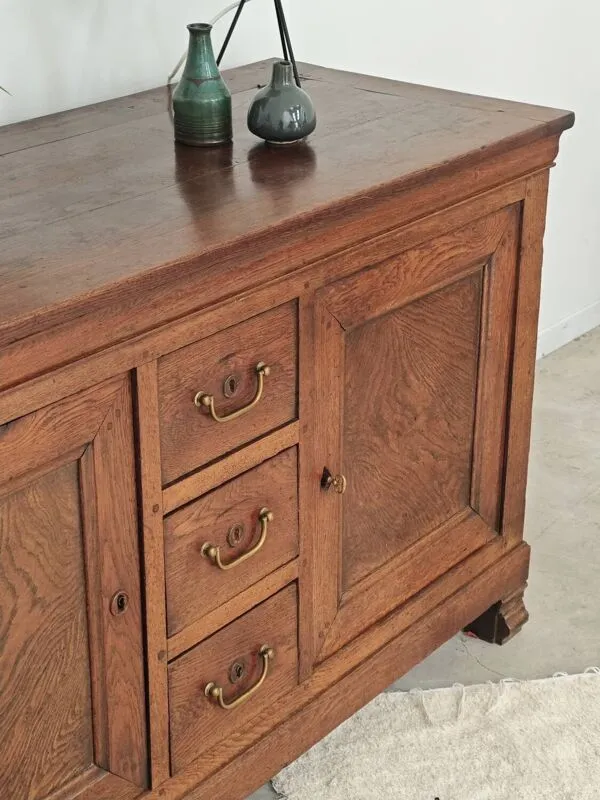 Illustration numéro 5 du produit Ancien meuble de métier bois massif , buffet pétrin 18eme siècle