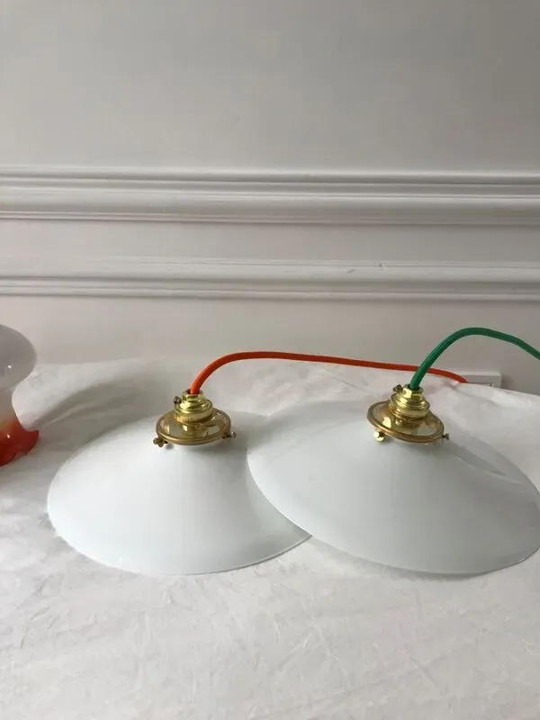 Illustration numéro 5 du produit Suspension en opaline lisse fil vert début xxème