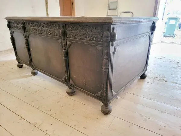 Illustration numéro 5 du produit Important bureau américain ancien en bois sculpté – vers 1900 –