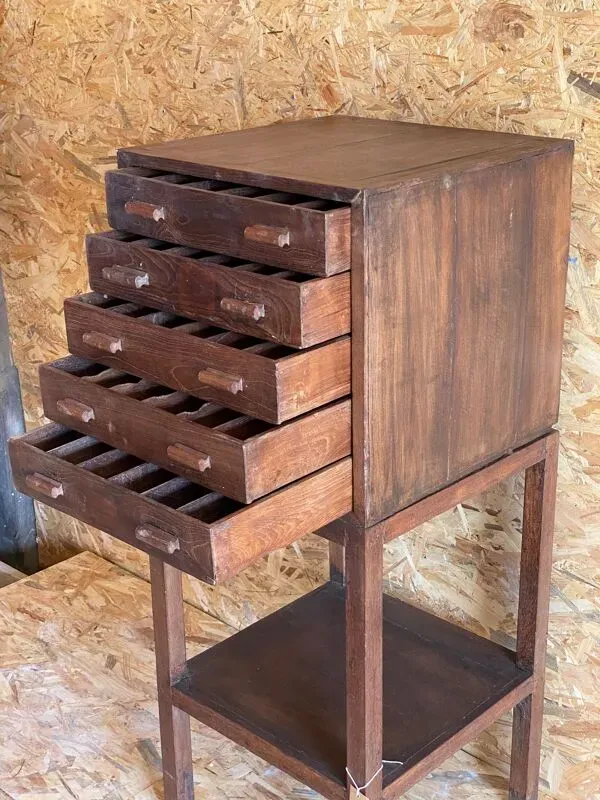 Illustration numéro 5 du produit Magnifique meuble de métier en teck ancien